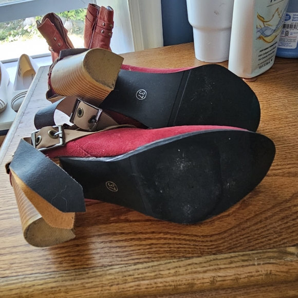 Red booties - Picture 5 of 5